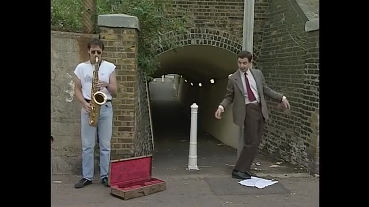 Trying to dance video clip by Mr. Bean