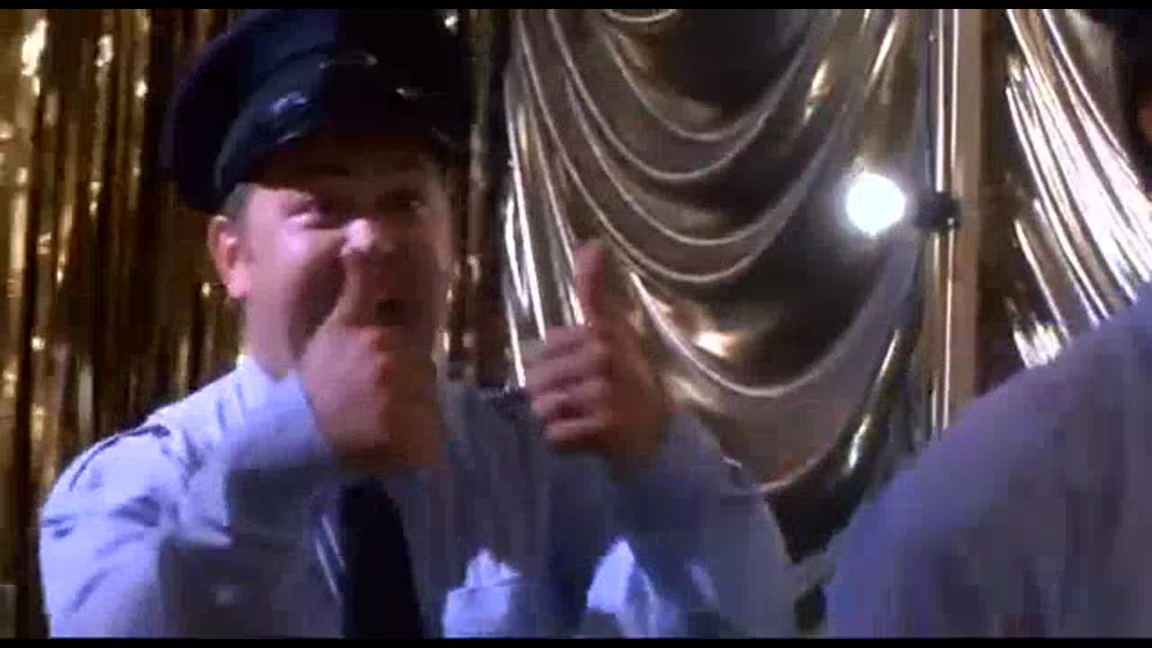 You Can Leave Your Hat On Deutsch You Can Leave Your Hat On video clip by The Full Monty