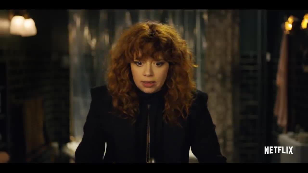 Наташа лионн russian doll. Russian doll 1. Russian doll netflix. Russian doll 1. Russian doll постер.