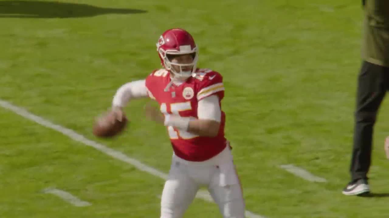 Patrick Mahomes Throwing Dimes