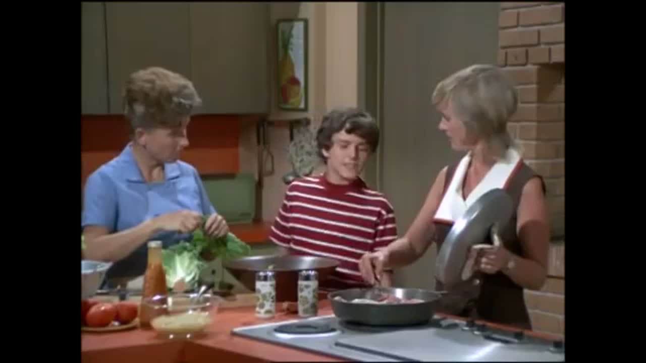 Brady Bunch Pork Chops and Apple Sauce